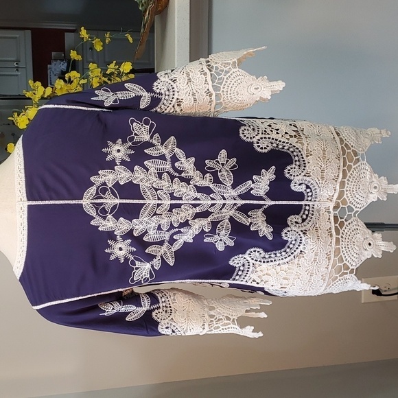 Indigo threads Co enbroidery blouse, navy blue with cream enbroidery. Size XS - Picture 6 of 9